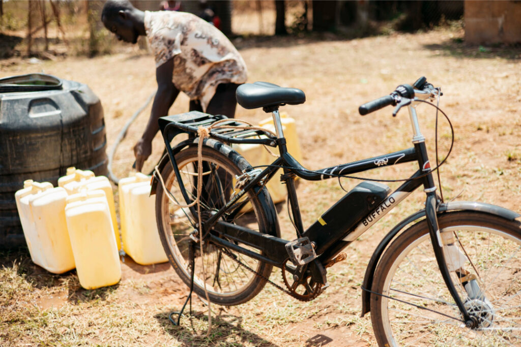 Karaa complete electric bike in the field